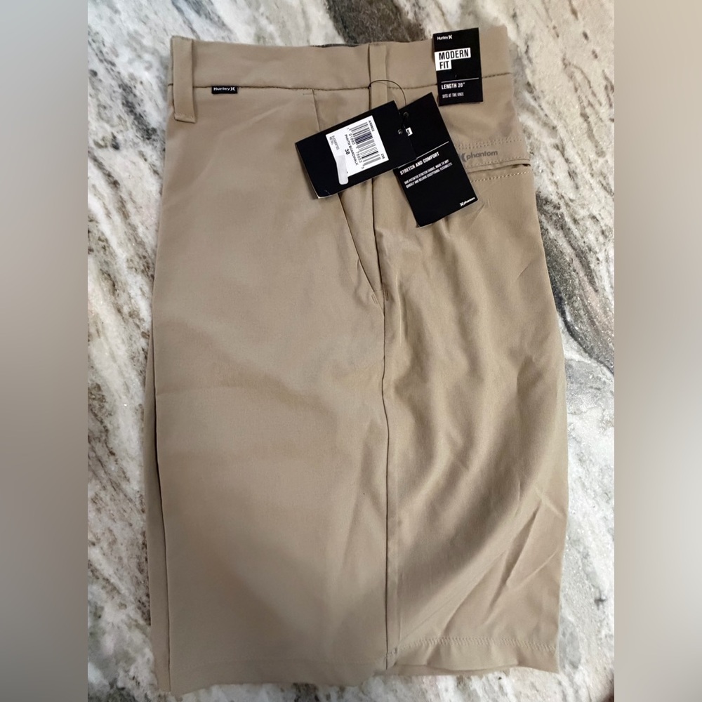 Hurley Boardwalk Dri-Fit men’s Sz 38 tan/Kaki shorts.